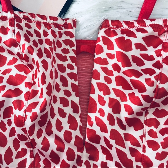 Victoria’s Secret Red Lips Removable Straps Bra M - Picture 5 of 9